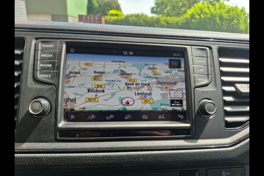 Volkswagen Crafter 35 2.0TDI L3H3 3-Persoons Camera Navi Cruise Control Voorruitverwarming Pdc DAB+ Bluetooth Airco Highline Betonplex vloer Wandbetimmering Schuifdeur Regen-Lichtsensor 2.500KG Trekgewicht Origineel Nederlandse Auto
