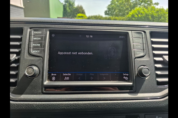 Volkswagen Crafter 35 2.0TDI L3H3 3-Persoons Camera Navi Cruise Control Voorruitverwarming Pdc DAB+ Bluetooth Airco Highline Betonplex vloer Wandbetimmering Schuifdeur Regen-Lichtsensor 2.500KG Trekgewicht Origineel Nederlandse Auto