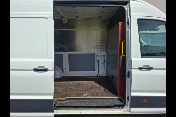 Volkswagen Crafter 35 2.0TDI L3H3 3-Persoons Camera Navi Cruise Control Voorruitverwarming Pdc DAB+ Bluetooth Airco Highline Betonplex vloer Wandbetimmering Schuifdeur Regen-Lichtsensor 2.500KG Trekgewicht Origineel Nederlandse Auto