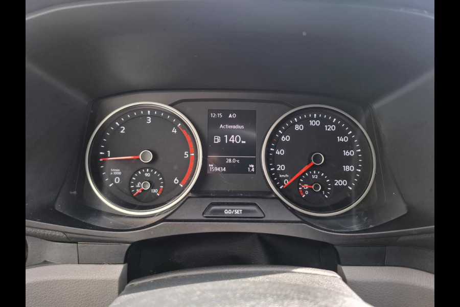 Volkswagen Crafter 35 2.0TDI L3H3 3-Persoons Camera Navi Cruise Control Voorruitverwarming Pdc DAB+ Bluetooth Airco Highline Betonplex vloer Wandbetimmering Schuifdeur Regen-Lichtsensor 2.500KG Trekgewicht Origineel Nederlandse Auto