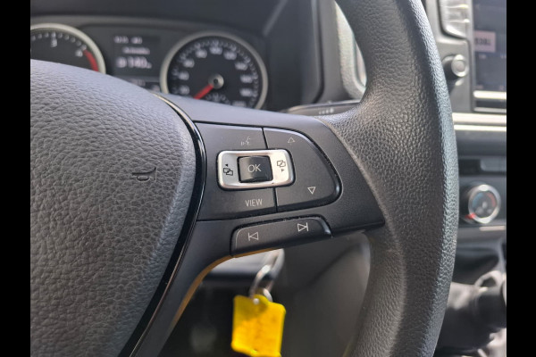 Volkswagen Crafter 35 2.0TDI L3H3 3-Persoons Camera Navi Cruise Control Voorruitverwarming Pdc DAB+ Bluetooth Airco Highline Betonplex vloer Wandbetimmering Schuifdeur Regen-Lichtsensor 2.500KG Trekgewicht Origineel Nederlandse Auto