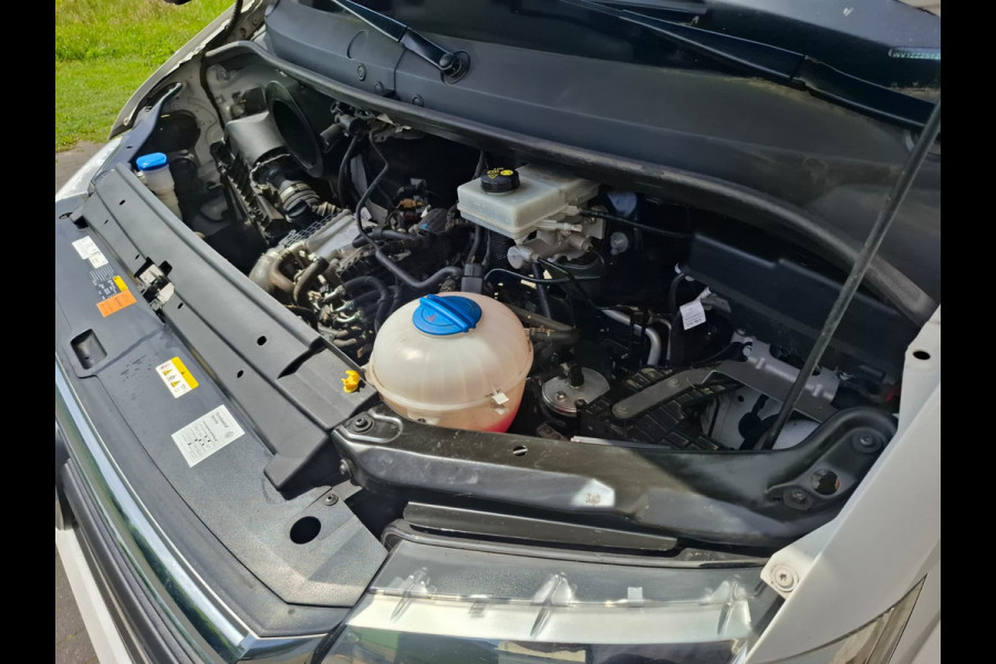 Volkswagen Crafter 35 2.0TDI L3H3 3-Persoons Camera Navi Cruise Control Voorruitverwarming Pdc DAB+ Bluetooth Airco Highline Betonplex vloer Wandbetimmering Schuifdeur Regen-Lichtsensor 2.500KG Trekgewicht Origineel Nederlandse Auto