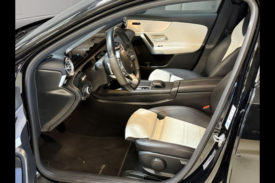 Mercedes-Benz A-Klasse 180 Business Solution AMG | Sfeerverlichting | Leder | Stoelverwarming