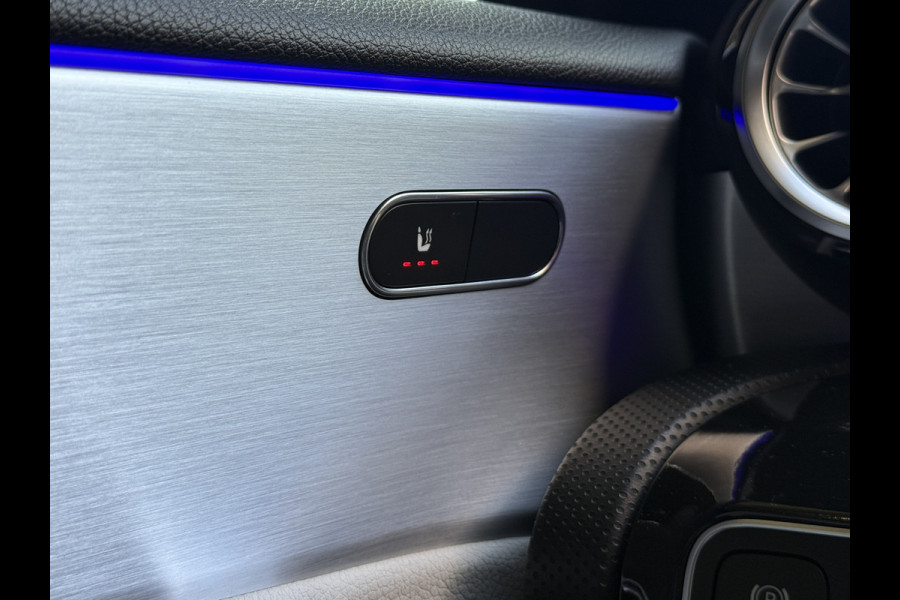 Mercedes-Benz A-Klasse 180 Business Solution AMG | Sfeerverlichting | Leder | Stoelverwarming