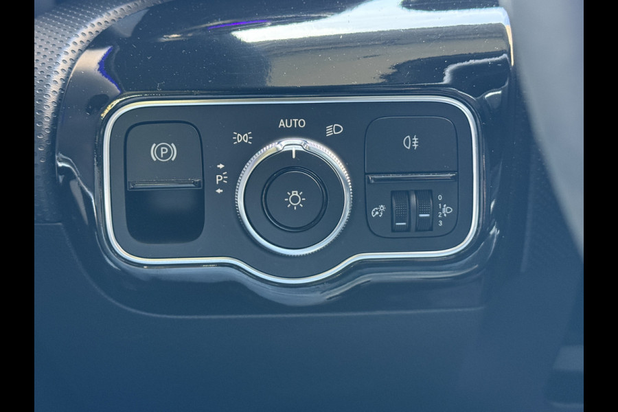 Mercedes-Benz A-Klasse 180 Business Solution AMG | Sfeerverlichting | Leder | Stoelverwarming