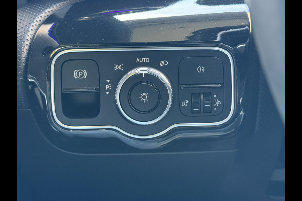 Mercedes-Benz A-Klasse 180 Business Solution AMG | Sfeerverlichting | Leder | Stoelverwarming