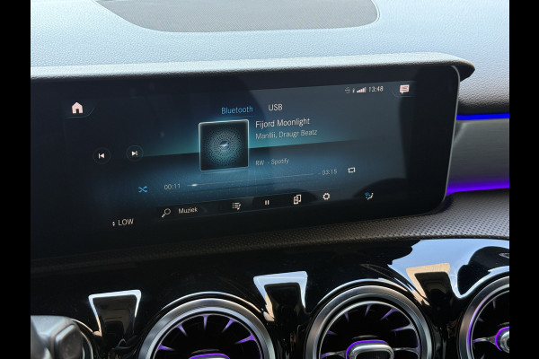 Mercedes-Benz A-Klasse 180 Business Solution AMG | Sfeerverlichting | Leder | Stoelverwarming