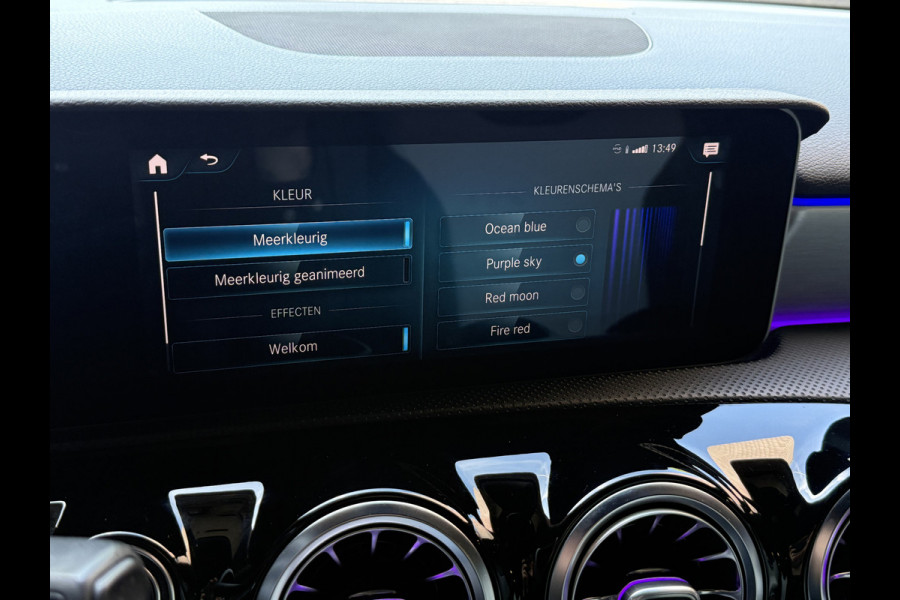 Mercedes-Benz A-Klasse 180 Business Solution AMG | Sfeerverlichting | Leder | Stoelverwarming