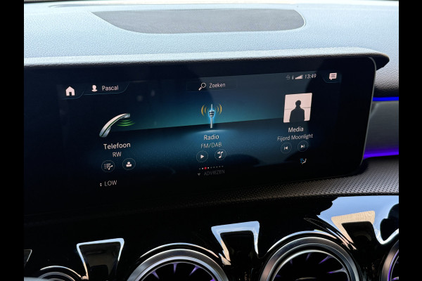 Mercedes-Benz A-Klasse 180 Business Solution AMG | Sfeerverlichting | Leder | Stoelverwarming