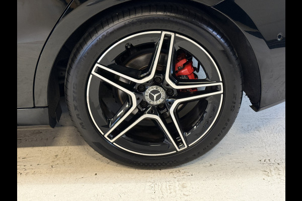 Mercedes-Benz A-Klasse 180 Business Solution AMG | Sfeerverlichting | Leder | Stoelverwarming