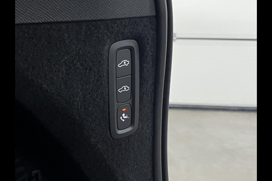 Volvo XC90 2.0 T8 Recharge AWD R-Design *long range* Luchtvering | Trekhaak | Open dak | Adapt. cruise | Stoel-/stuurverwarming | 360 camera | Stoelventilatie | 22" wielen