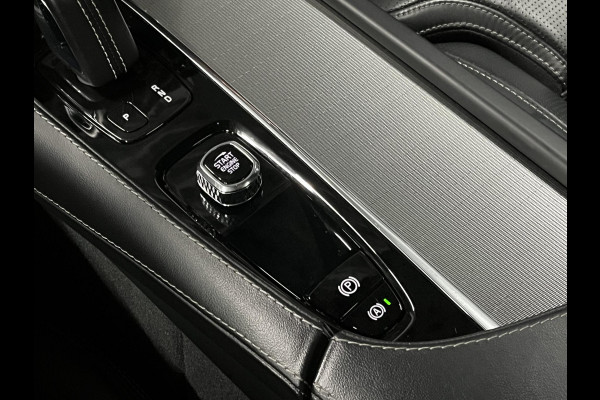 Volvo XC90 2.0 T8 Recharge AWD R-Design *long range* Luchtvering | Trekhaak | Open dak | Adapt. cruise | Stoel-/stuurverwarming | 360 camera | Stoelventilatie | 22" wielen