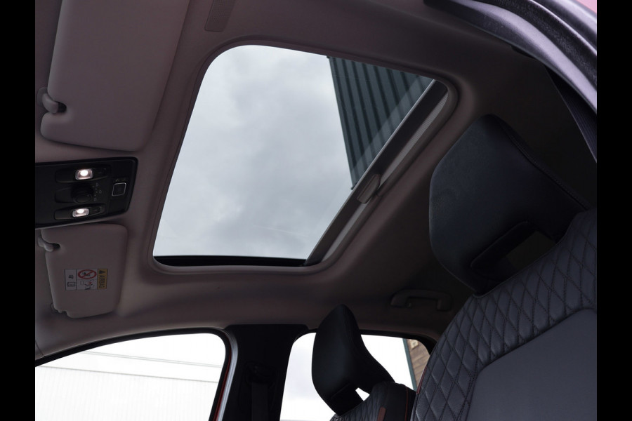Renault Captur 1.3 TCe 155 Initiale Paris 155 PK (PANORAMADAK,APPLE CARPLAY,LED,LEDER,ELECTISCHE STOELEN,WINTERPAKKET,PDC)