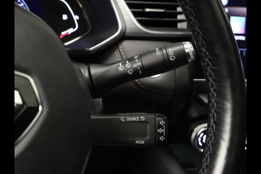 Renault Captur 1.3 TCe 155 Initiale Paris 155 PK (PANORAMADAK,APPLE CARPLAY,LED,LEDER,ELECTISCHE STOELEN,WINTERPAKKET,PDC)