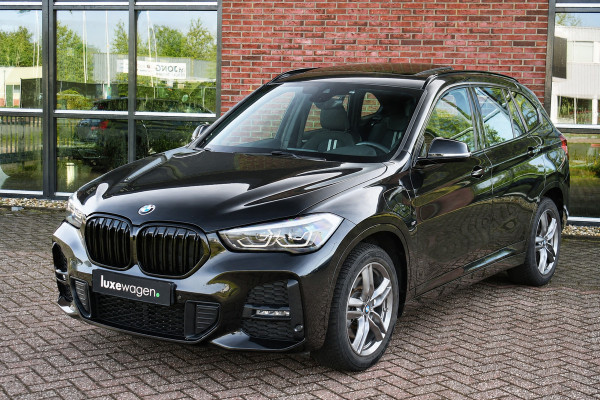 BMW X1 xDrive25e M-Sport Pano El-zetels Camera Carplay El-klep Shadowline