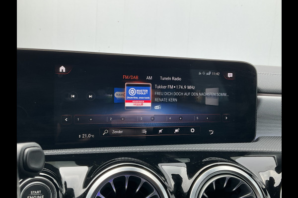 Mercedes-Benz CLA-Klasse Shooting Brake 200 Premium Plus AMG Pano Carplay Stoelverw Uitstraling!