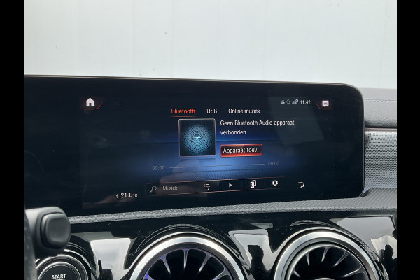 Mercedes-Benz CLA-Klasse Shooting Brake 200 Premium Plus AMG Pano Carplay Stoelverw Uitstraling!