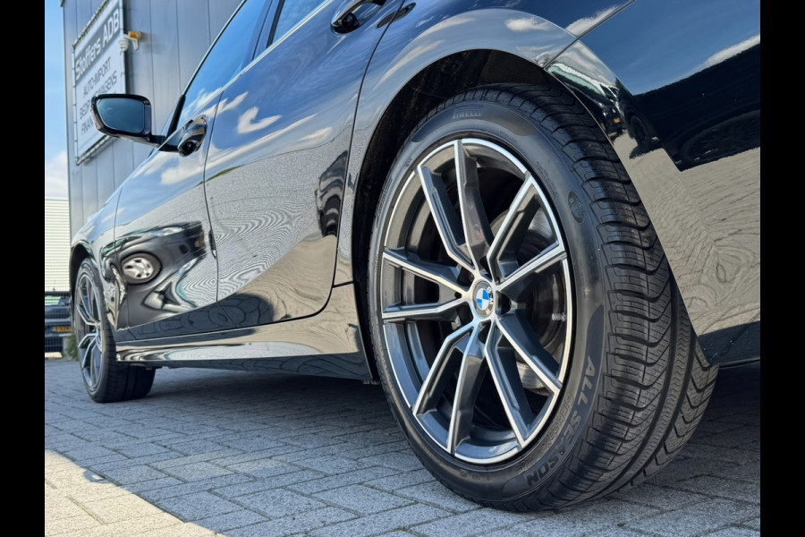 BMW 3 Serie Touring 318d High Executive | Navi Prof | HK Audio | 18 inch | Leder | LED | Stoelverw. | CarPlay | 3-zone Clima | PDC