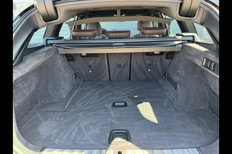 BMW 3 Serie Touring 318d High Executive | Navi Prof | HK Audio | 18 inch | Leder | LED | Stoelverw. | CarPlay | 3-zone Clima | PDC