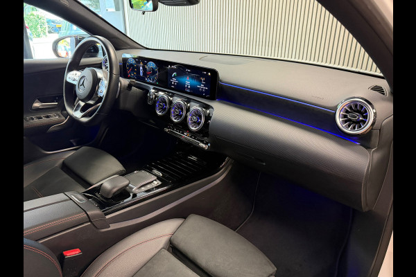 Mercedes-Benz A-Klasse 180 Business Solution AMG AUT. CAMERA NAVI APPLE CARPLAY SFEERVERLICHTING PDC STOELVERWARMING CRUISECONTROL