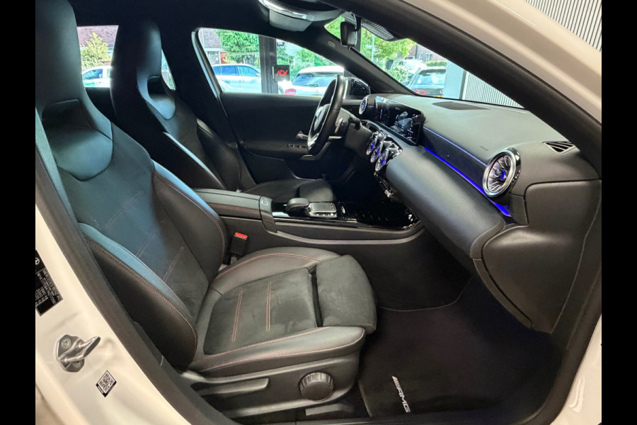 Mercedes-Benz A-Klasse 180 Business Solution AMG AUT. CAMERA NAVI APPLE CARPLAY SFEERVERLICHTING PDC STOELVERWARMING CRUISECONTROL