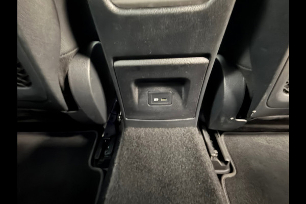 Mercedes-Benz A-Klasse 180 Business Solution AMG AUT. CAMERA NAVI APPLE CARPLAY SFEERVERLICHTING PDC STOELVERWARMING CRUISECONTROL