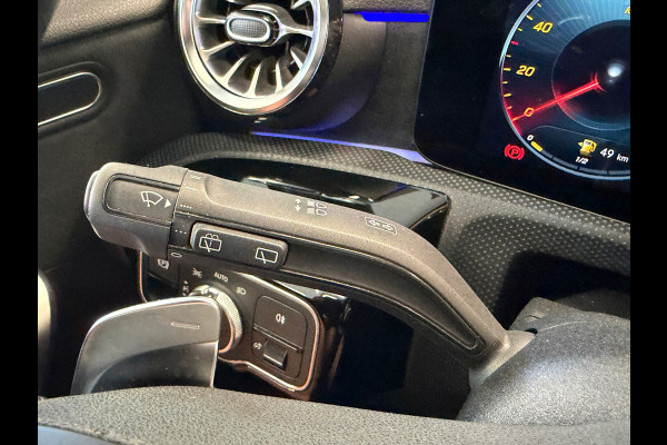 Mercedes-Benz A-Klasse 180 Business Solution AMG AUT. CAMERA NAVI APPLE CARPLAY SFEERVERLICHTING PDC STOELVERWARMING CRUISECONTROL