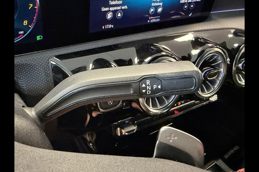 Mercedes-Benz A-Klasse 180 Business Solution AMG AUT. CAMERA NAVI APPLE CARPLAY SFEERVERLICHTING PDC STOELVERWARMING CRUISECONTROL