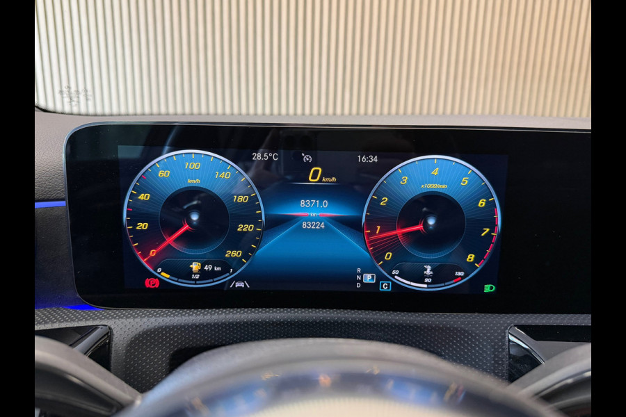 Mercedes-Benz A-Klasse 180 Business Solution AMG AUT. CAMERA NAVI APPLE CARPLAY SFEERVERLICHTING PDC STOELVERWARMING CRUISECONTROL