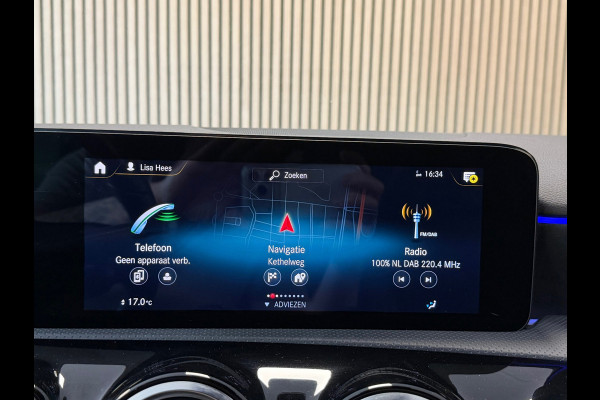 Mercedes-Benz A-Klasse 180 Business Solution AMG AUT. CAMERA NAVI APPLE CARPLAY SFEERVERLICHTING PDC STOELVERWARMING CRUISECONTROL