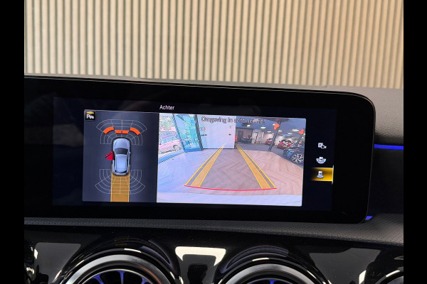 Mercedes-Benz A-Klasse 180 Business Solution AMG AUT. CAMERA NAVI APPLE CARPLAY SFEERVERLICHTING PDC STOELVERWARMING CRUISECONTROL