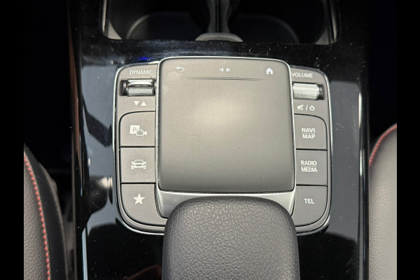 Mercedes-Benz A-Klasse 180 Business Solution AMG AUT. CAMERA NAVI APPLE CARPLAY SFEERVERLICHTING PDC STOELVERWARMING CRUISECONTROL