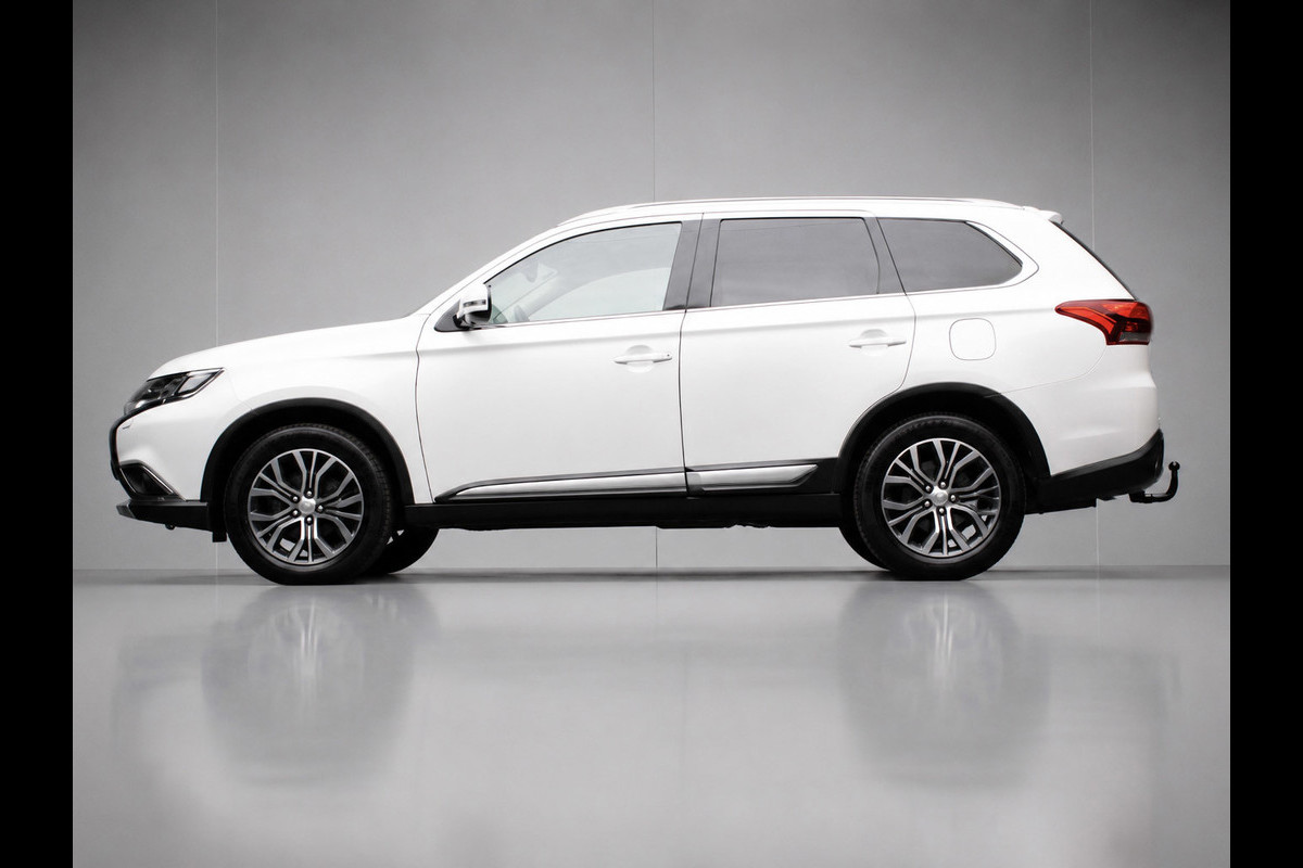 Mitsubishi Outlander 2.0 Instyle Sport (APPLE CARPLAY,NAVI,CAMERA,360 VIEW,STOEL/STUUR VERWARMING,CLIMATE,CRUISE,LM VELGEN)