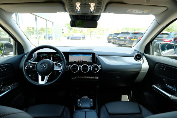 Mercedes-Benz GLA 200 Business Solution 163 PK | Trekhaak Afneembaar | All-Season Banden | Stoelverwarming | Navigatie | LMV 19''