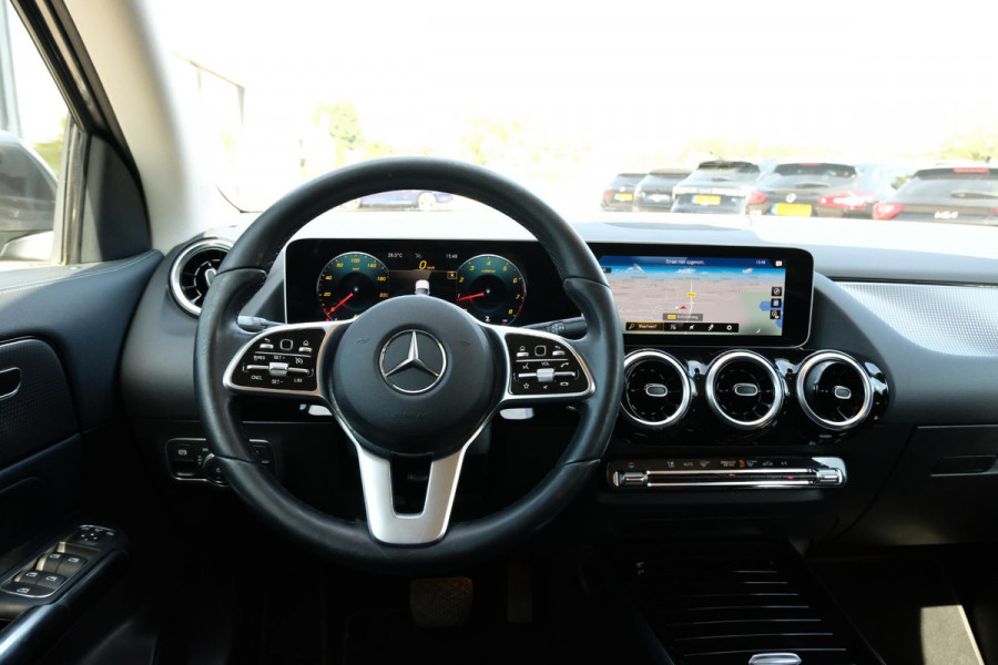 Mercedes-Benz GLA 200 Business Solution 163 PK | Trekhaak Afneembaar | All-Season Banden | Stoelverwarming | Navigatie | LMV 19''