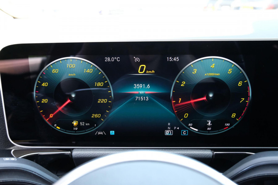 Mercedes-Benz GLA 200 Business Solution 163 PK | Trekhaak Afneembaar | All-Season Banden | Stoelverwarming | Navigatie | LMV 19''