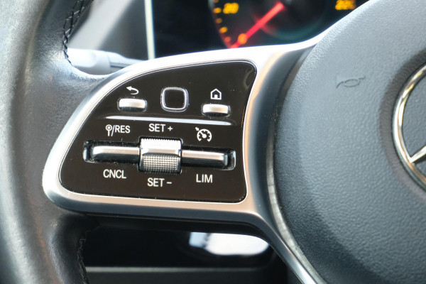 Mercedes-Benz GLA 200 Business Solution 163 PK | Trekhaak Afneembaar | All-Season Banden | Stoelverwarming | Navigatie | LMV 19''