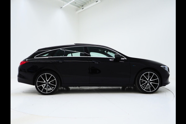 Mercedes-Benz CLA-Klasse Shooting Brake 250 e Premium | Panoramadak | Leder | Trekhaak | Camera | Sfeerlicht | Carbon | Cruise | LED