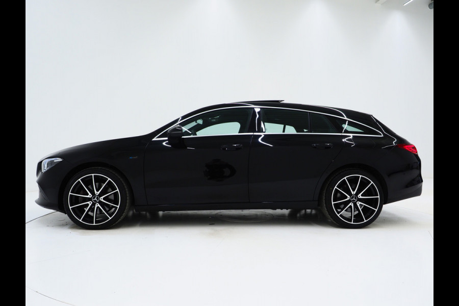 Mercedes-Benz CLA-Klasse Shooting Brake 250 e Premium | Panoramadak | Leder | Trekhaak | Camera | Sfeerlicht | Carbon | Cruise | LED
