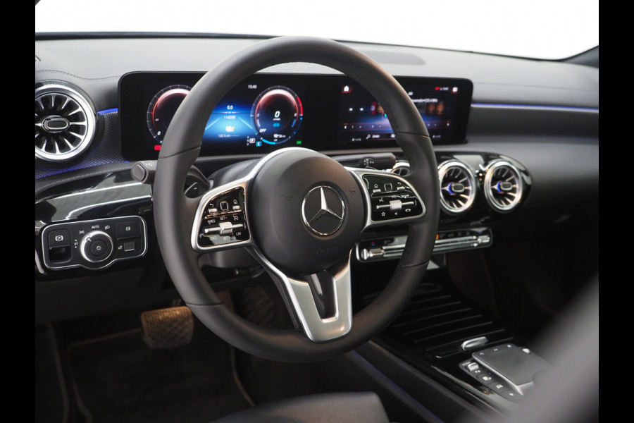 Mercedes-Benz CLA-Klasse Shooting Brake 250 e Premium | Panoramadak | Leder | Trekhaak | Camera | Sfeerlicht | Carbon | Cruise | LED
