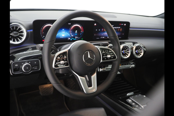 Mercedes-Benz CLA-Klasse Shooting Brake 250 e Premium | Panoramadak | Leder | Trekhaak | Camera | Sfeerlicht | Carbon | Cruise | LED