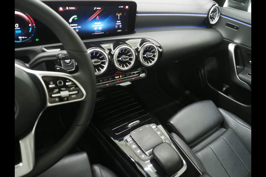 Mercedes-Benz CLA-Klasse Shooting Brake 250 e Premium | Panoramadak | Leder | Trekhaak | Camera | Sfeerlicht | Carbon | Cruise | LED