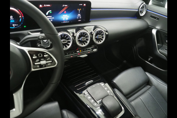 Mercedes-Benz CLA-Klasse Shooting Brake 250 e Premium | Panoramadak | Leder | Trekhaak | Camera | Sfeerlicht | Carbon | Cruise | LED