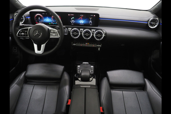Mercedes-Benz CLA-Klasse Shooting Brake 250 e Premium | Panoramadak | Leder | Trekhaak | Camera | Sfeerlicht | Carbon | Cruise | LED