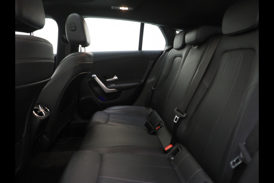 Mercedes-Benz CLA-Klasse Shooting Brake 250 e Premium | Panoramadak | Leder | Trekhaak | Camera | Sfeerlicht | Carbon | Cruise | LED