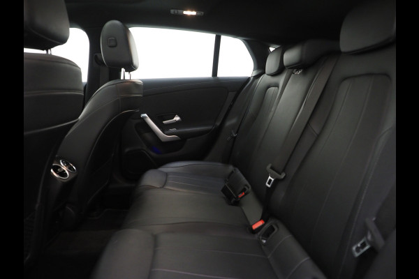 Mercedes-Benz CLA-Klasse Shooting Brake 250 e Premium | Panoramadak | Leder | Trekhaak | Camera | Sfeerlicht | Carbon | Cruise | LED