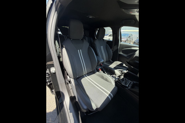 Opel Corsa 100pk GS (Camera - Keyless Entry - LED - Automatische Airco - Navigatie - Apple Carplay - Draadloos laden - Digitaal dashboard)