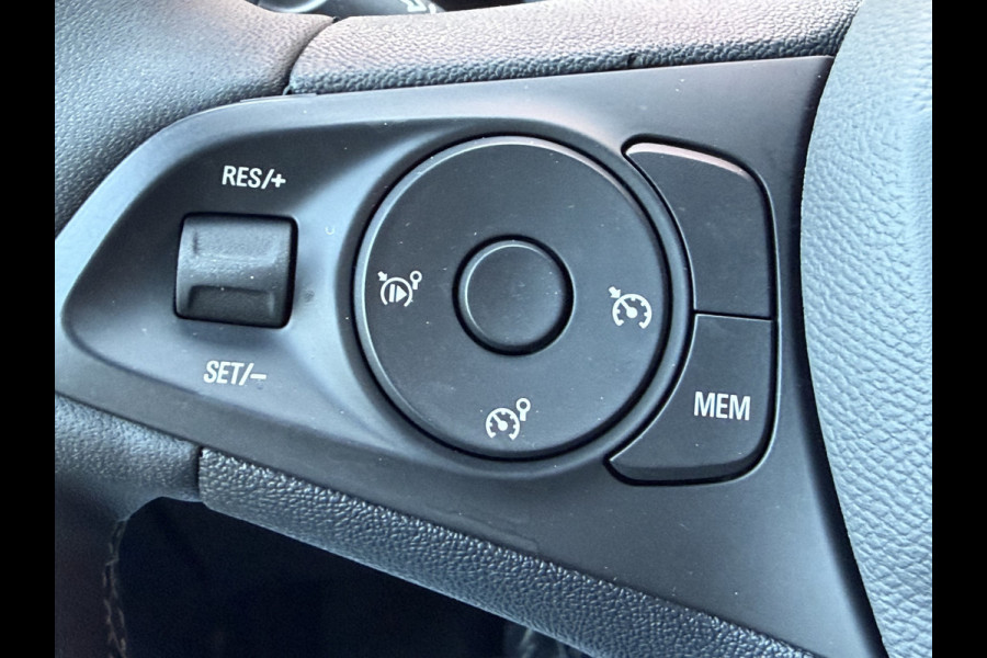 Opel Corsa 100pk GS (Camera - Keyless Entry - LED - Automatische Airco - Navigatie - Apple Carplay - Draadloos laden - Digitaal dashboard)