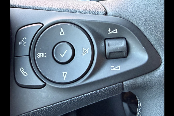 Opel Corsa 100pk GS (Camera - Keyless Entry - LED - Automatische Airco - Navigatie - Apple Carplay - Draadloos laden - Digitaal dashboard)