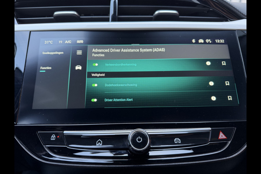 Opel Corsa 100pk GS (Camera - Keyless Entry - LED - Automatische Airco - Navigatie - Apple Carplay - Draadloos laden - Digitaal dashboard)